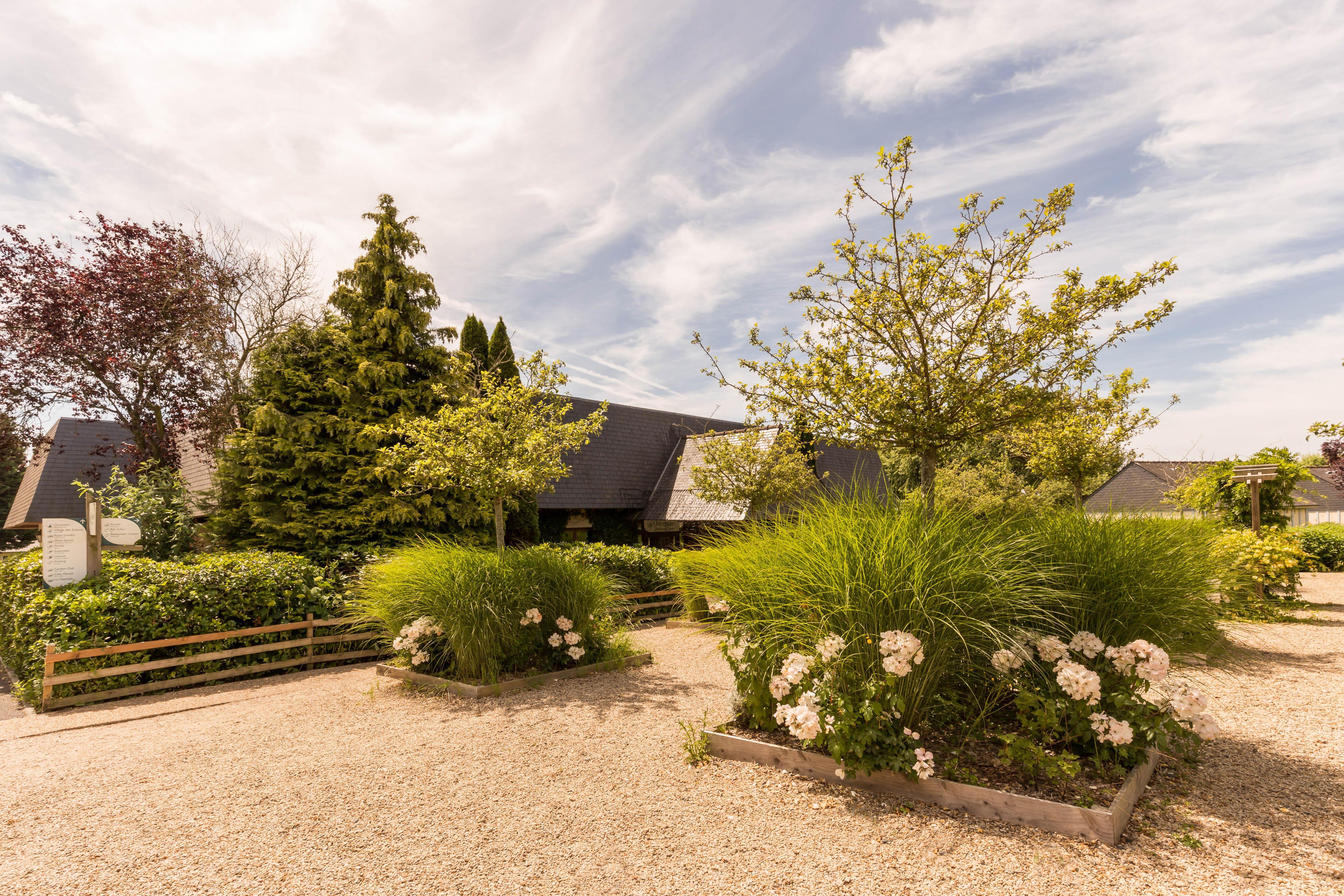 Village Pierre & Vacances Normandy Garden Бранвил Екстериор снимка